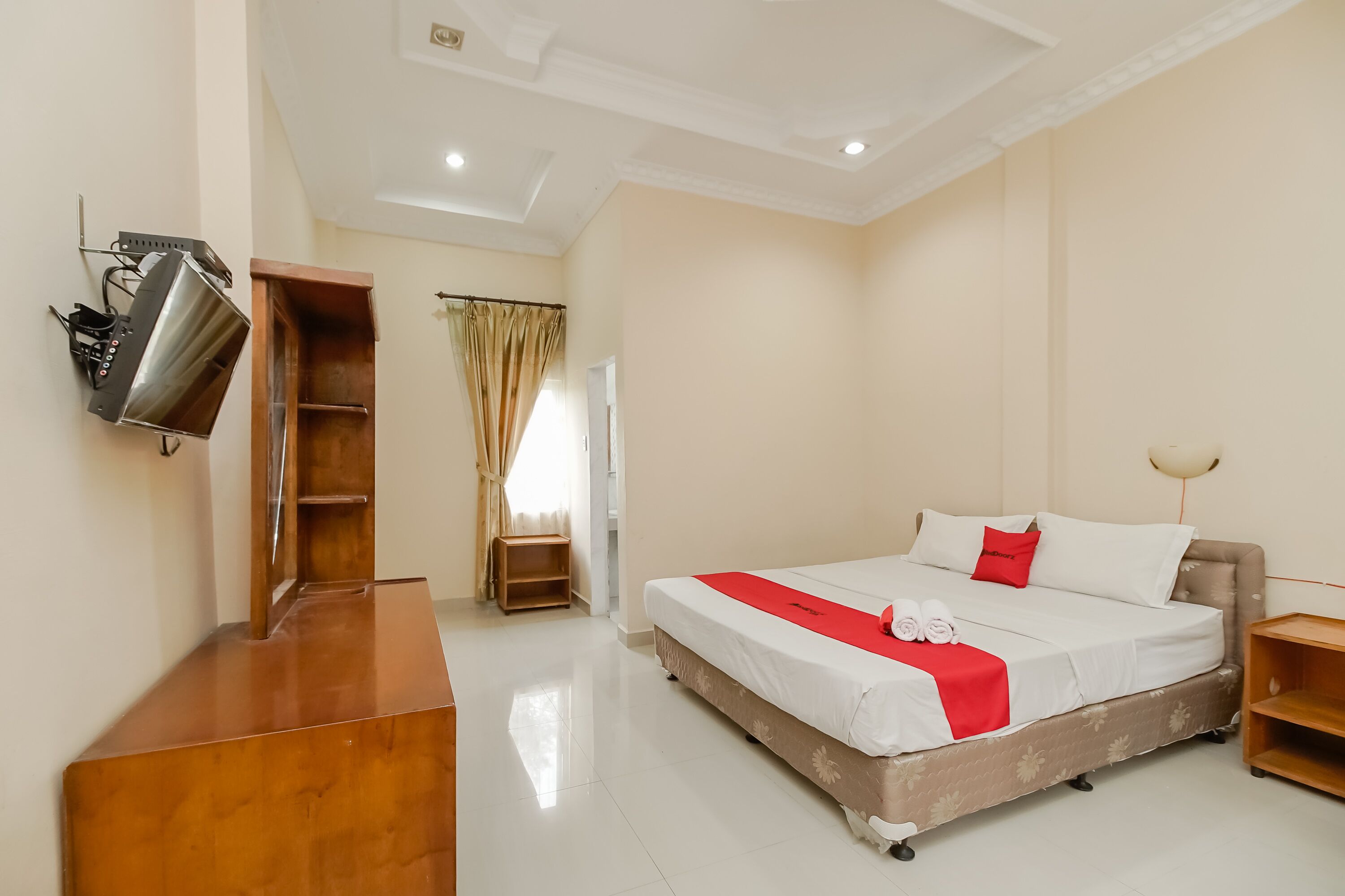 Wisma Sibayak Guest House by RedDoorz