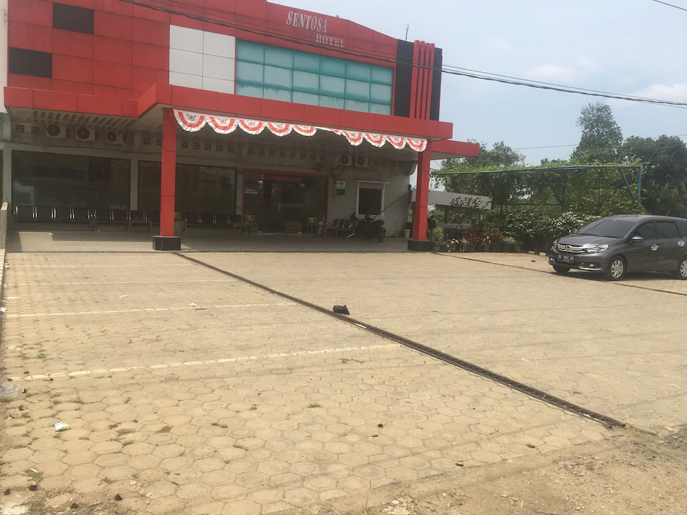 Sentosa Hotel by OYO Rooms