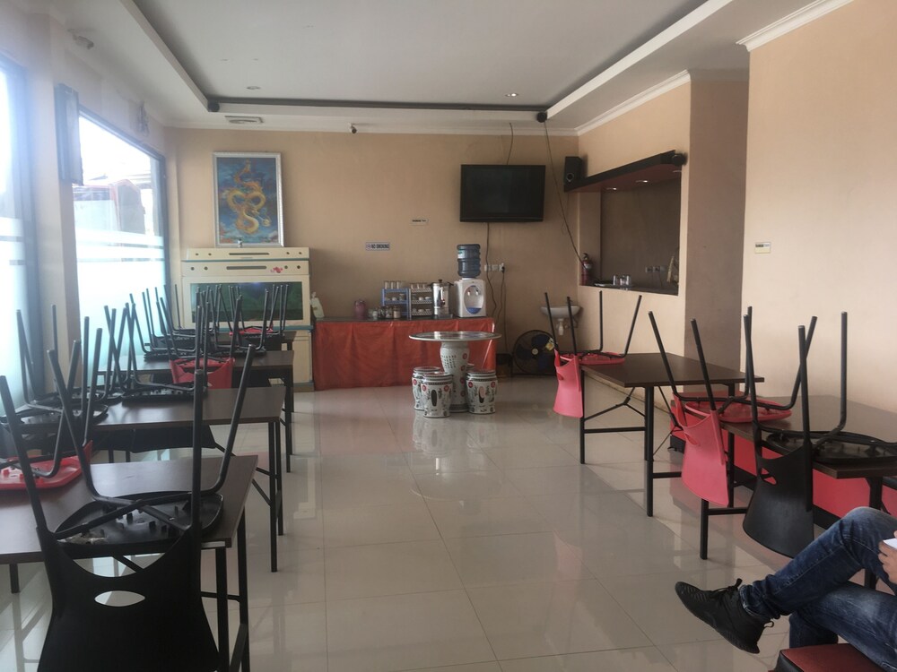 Sentosa Hotel by OYO Rooms