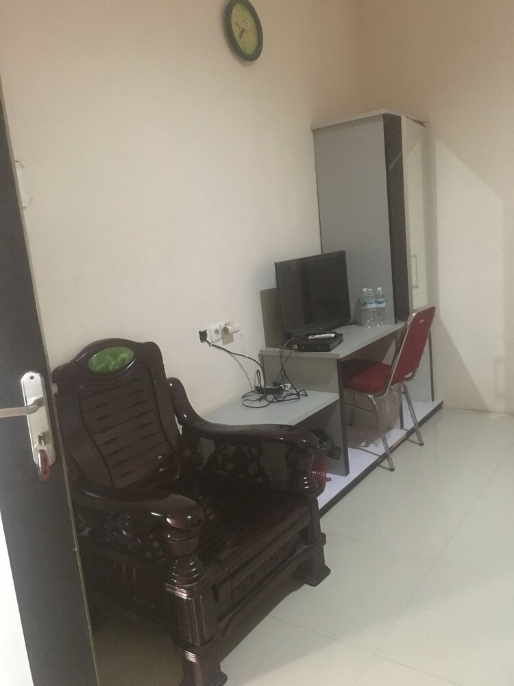 Sentosa Hotel by OYO Rooms