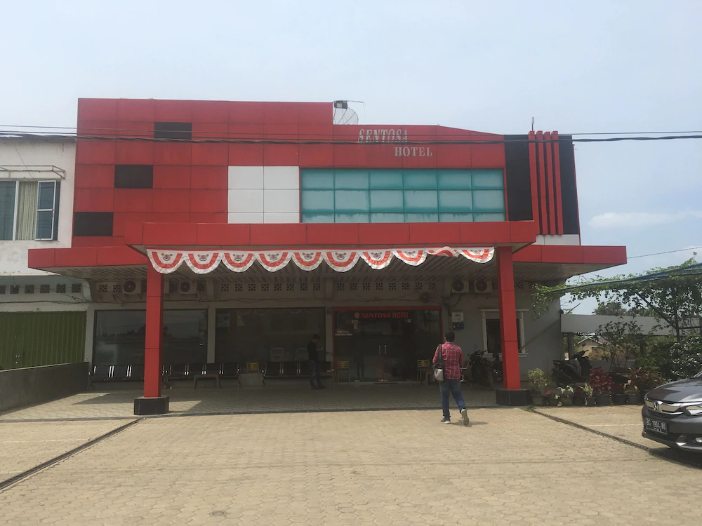 Sentosa Hotel by OYO Rooms