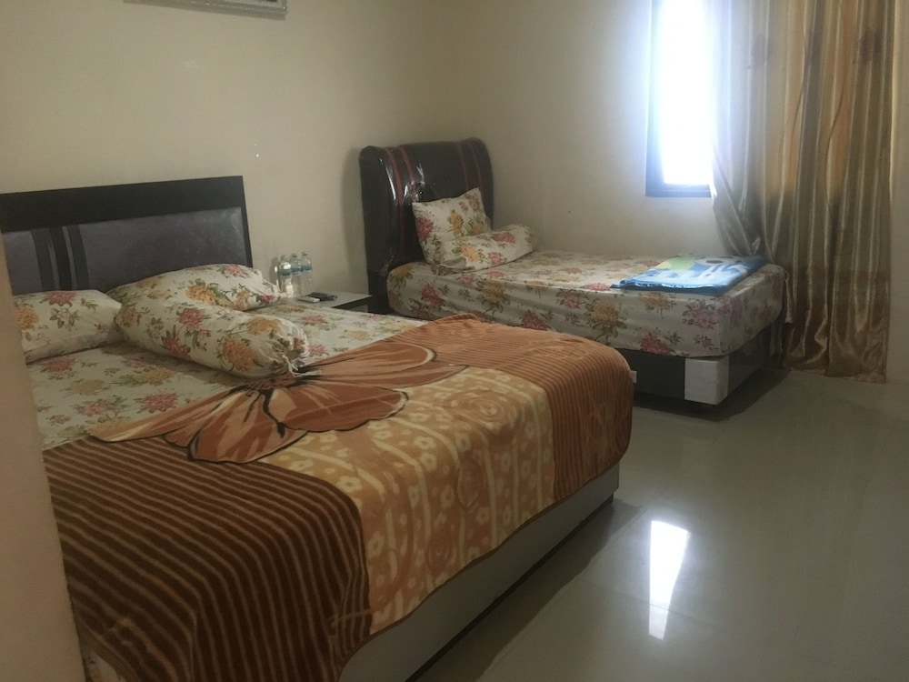 Sentosa Hotel by OYO Rooms