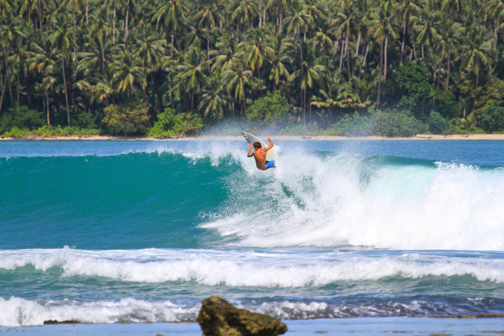 Oseda Nias Surf House