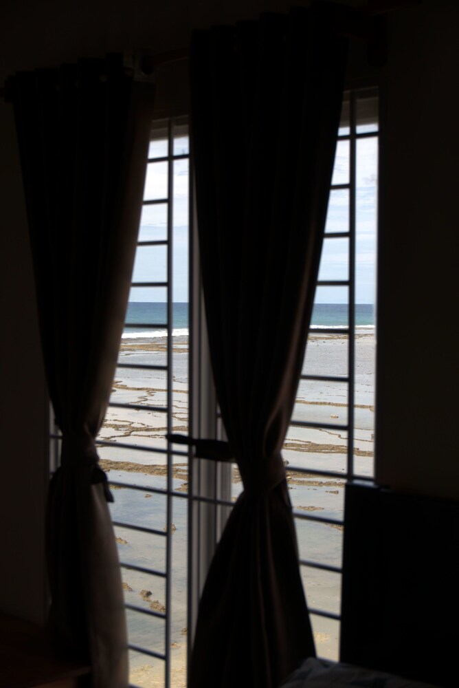 Oseda Nias Surf House