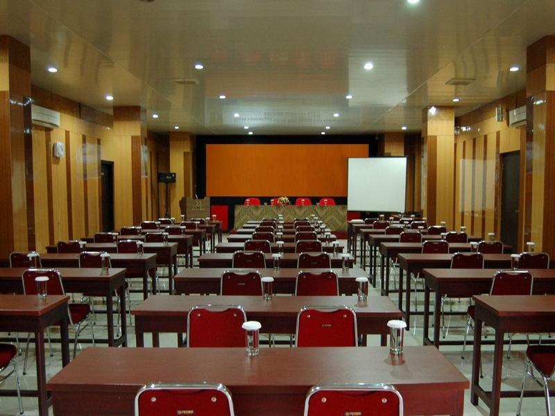 Grand Sari