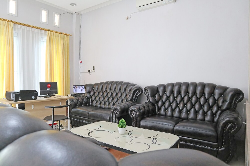 Grya Lavinsa by OYO Rooms
