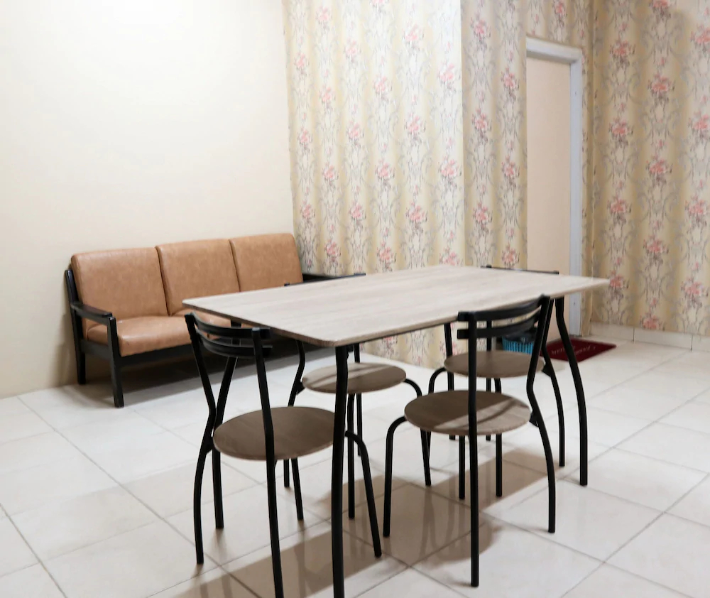 Lenggogeni House by OYO Rooms