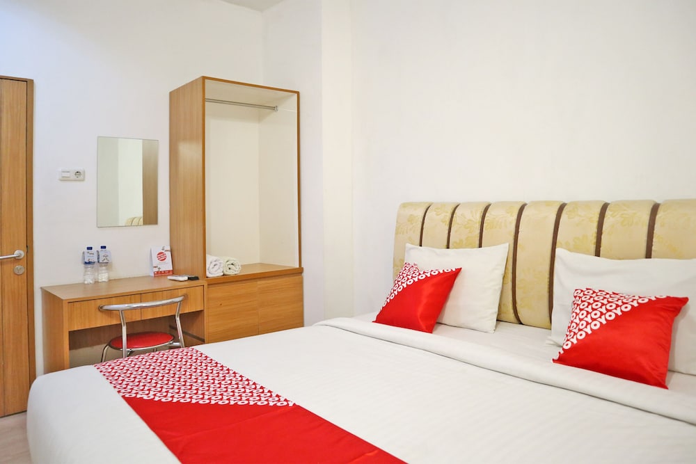 M Authentic Kost Man by OYO Rooms