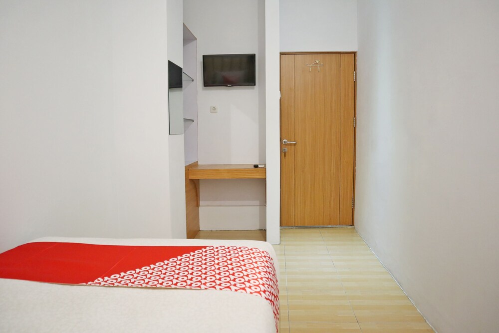 M Authentic Kost Man by OYO Rooms
