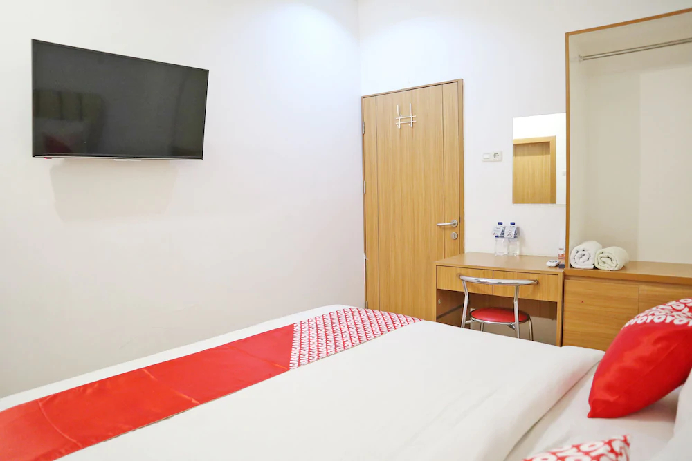 M Authentic Kost Man by OYO Rooms