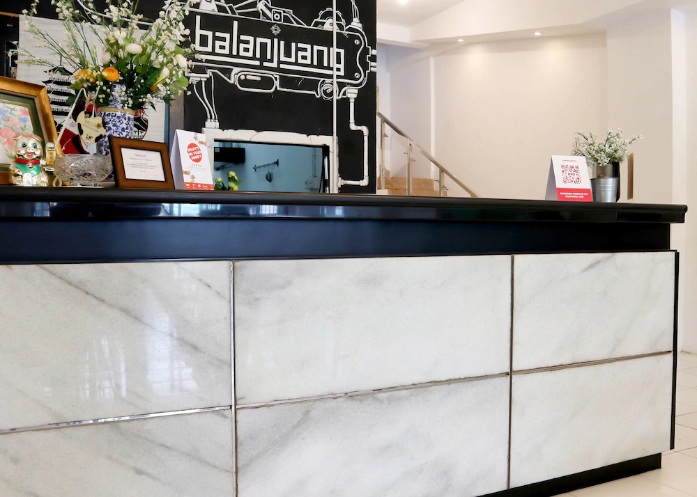 Monalisa Residence And Cafe by OYO Rooms