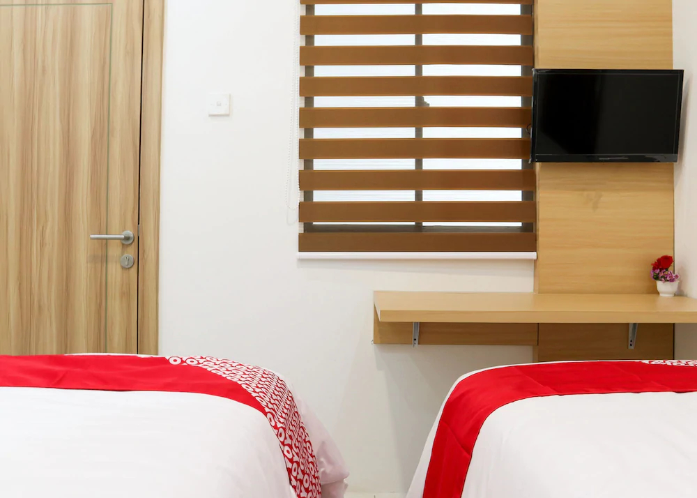 Monalisa Residence And Cafe by OYO Rooms