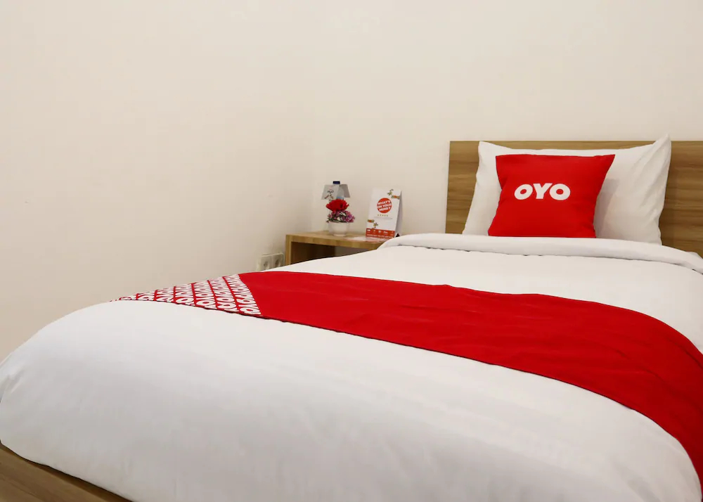 Monalisa Residence And Cafe by OYO Rooms