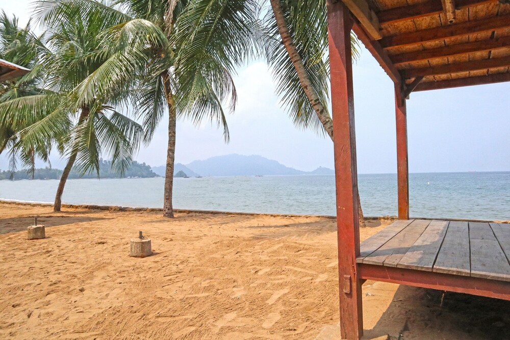OYO 1538 Pesona Beach Travelodge