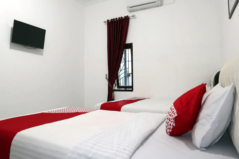 Penginapan Eby by OYO Rooms