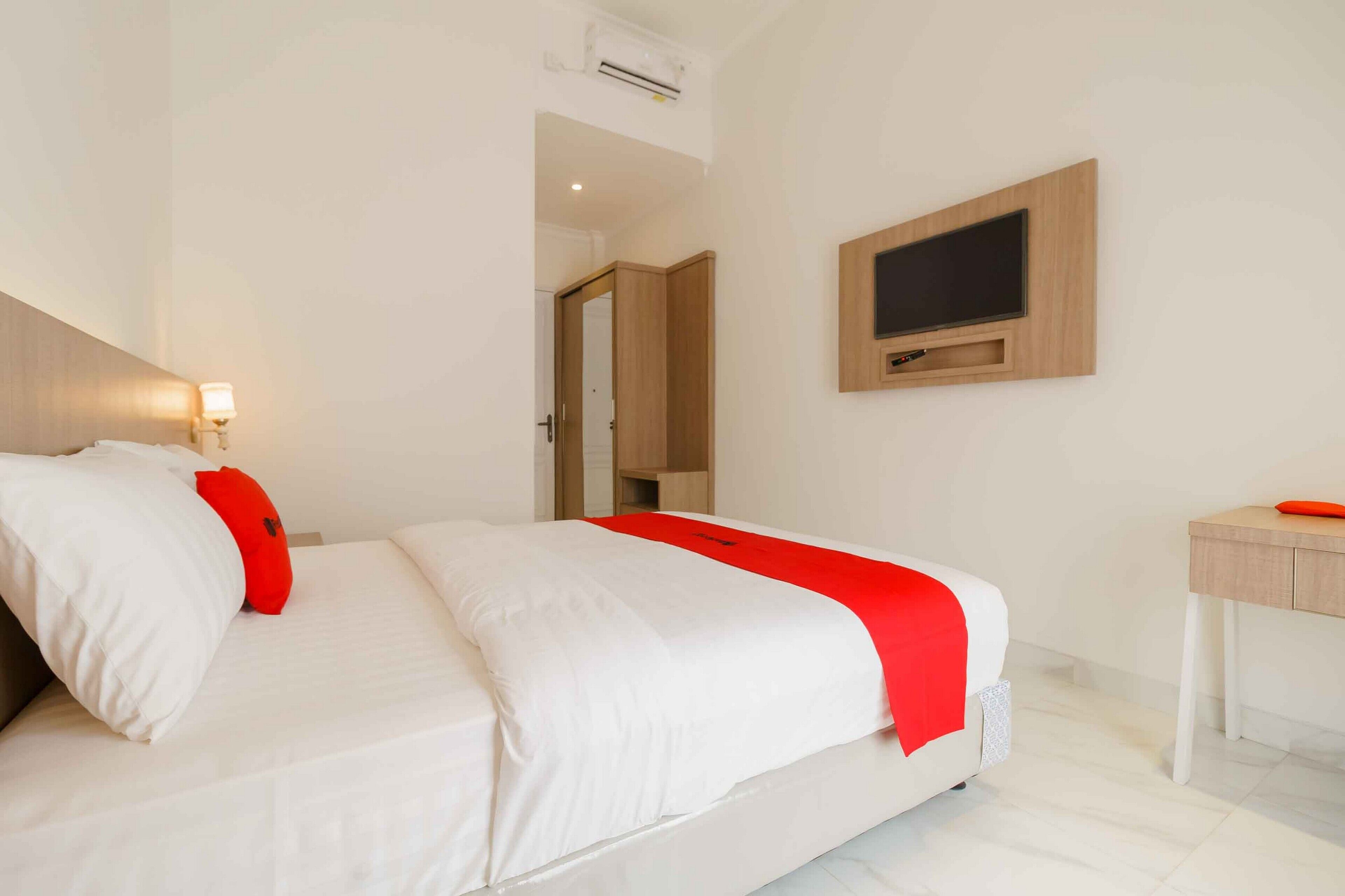RedDoorz Plus Syariah @ Jalan Dr Sutomo Padang