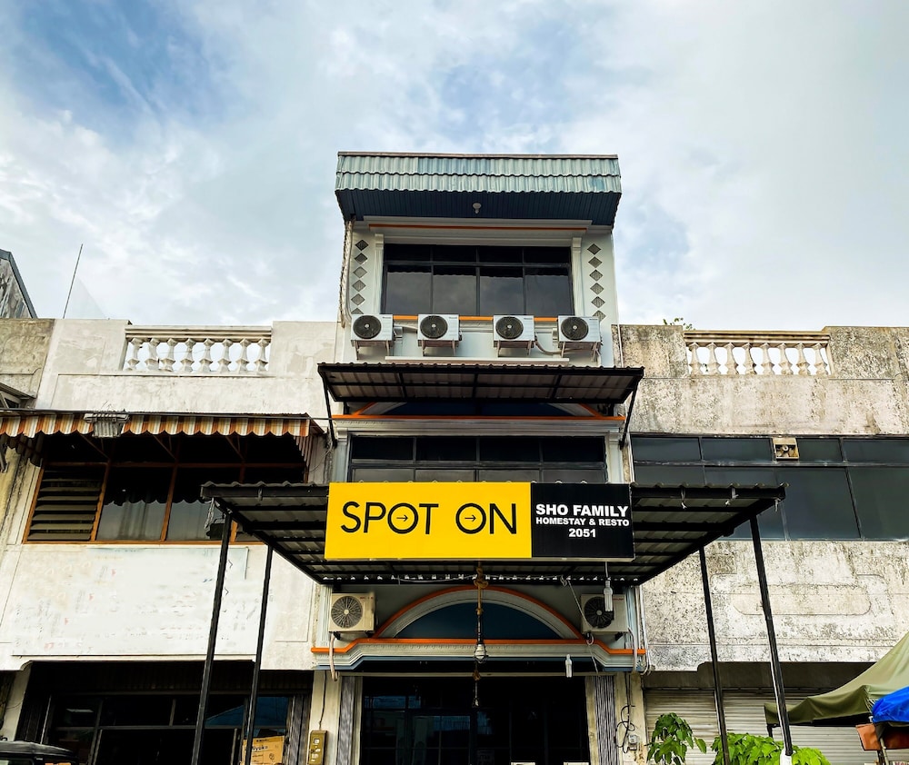 Sho Family Homestay & Resto by OYO Rooms