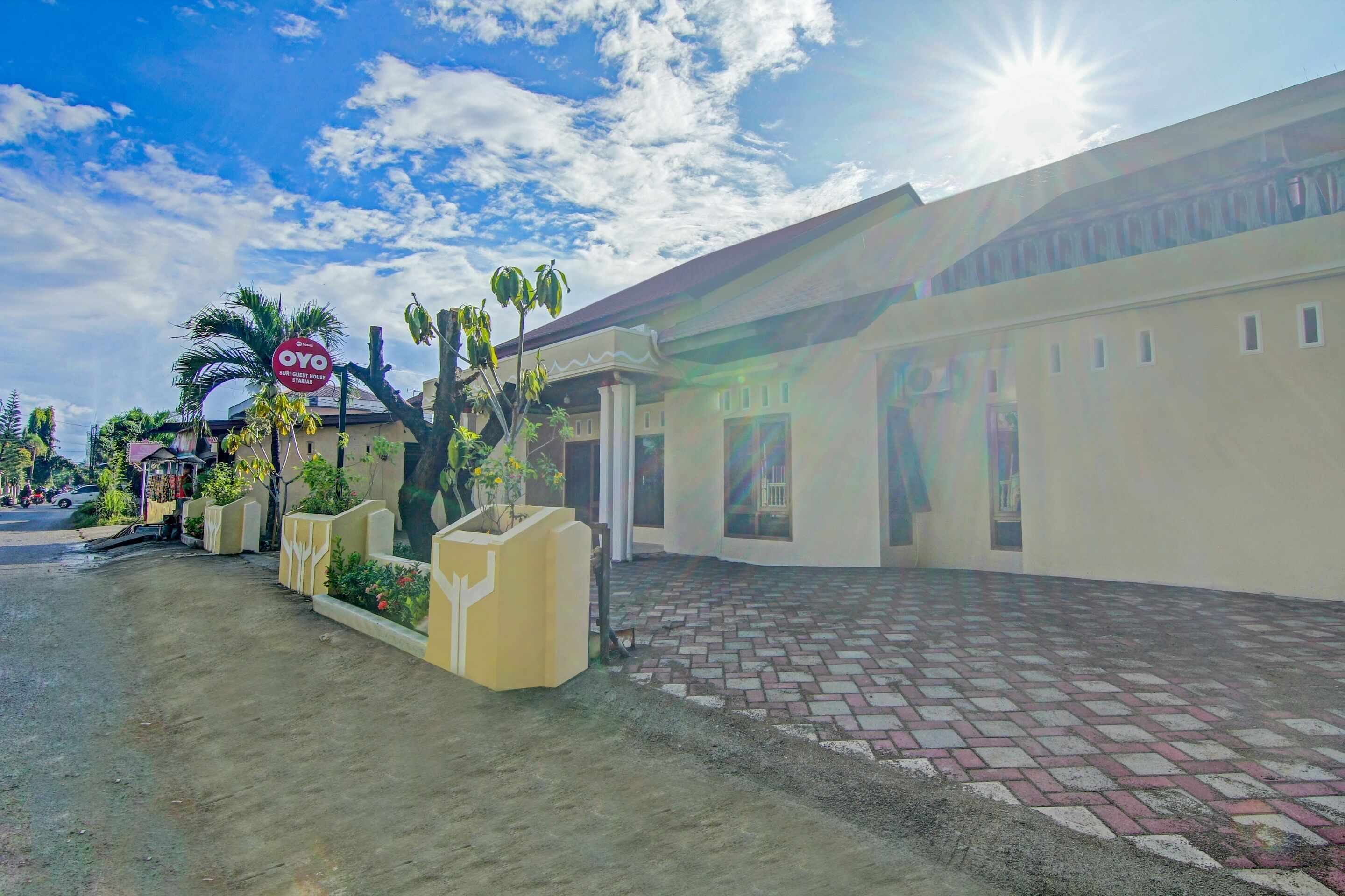Suri Guest House Syariah by OYO