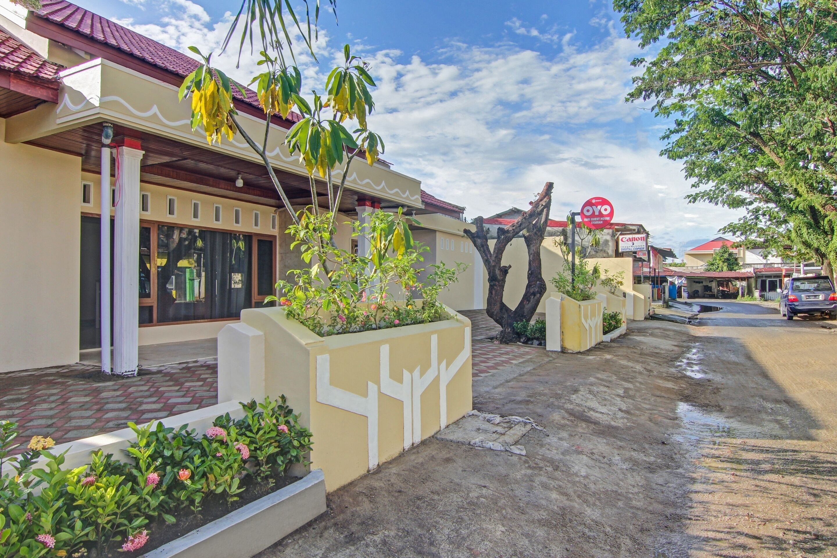 Suri Guest House Syariah by OYO