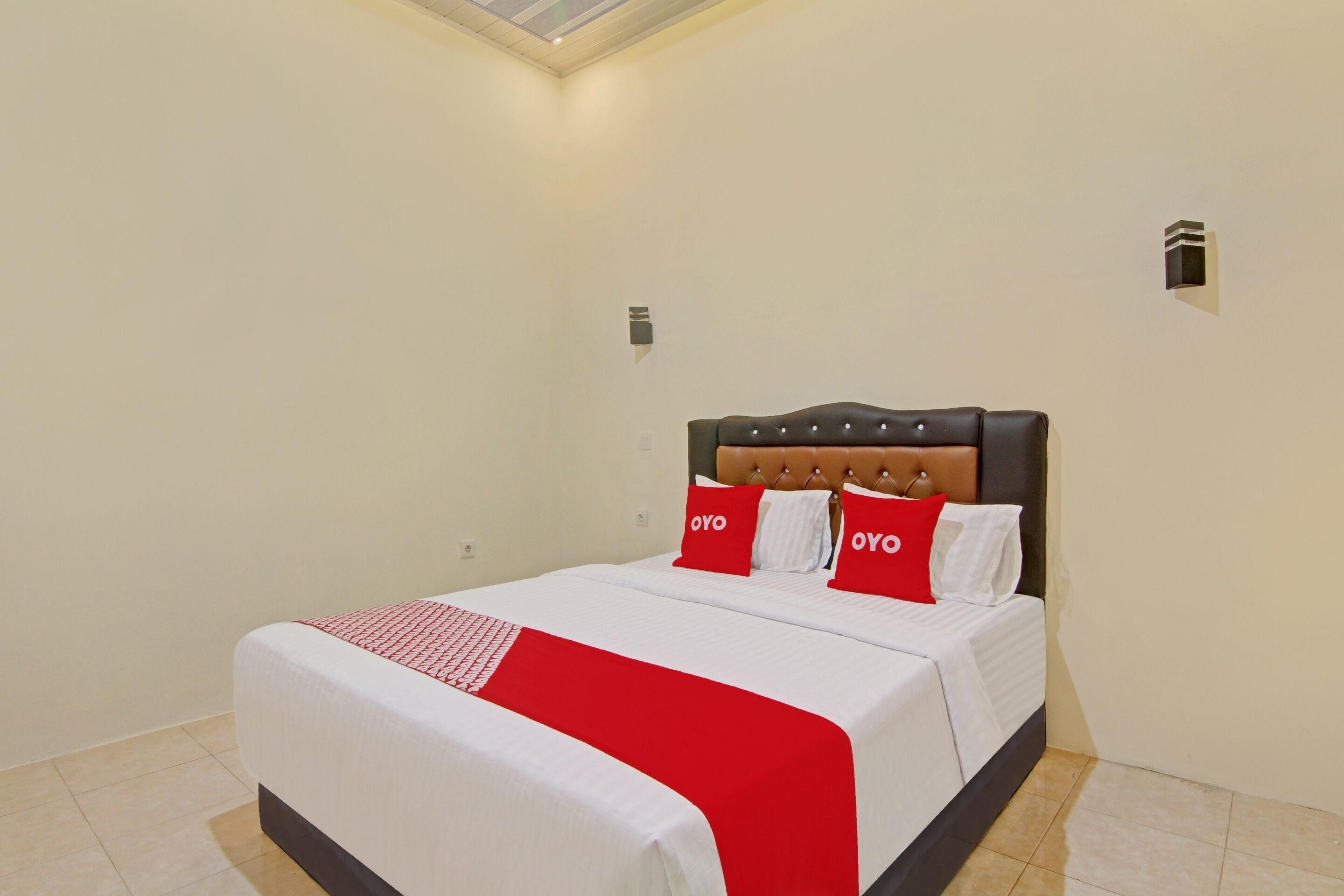 Suri Guest House Syariah by OYO