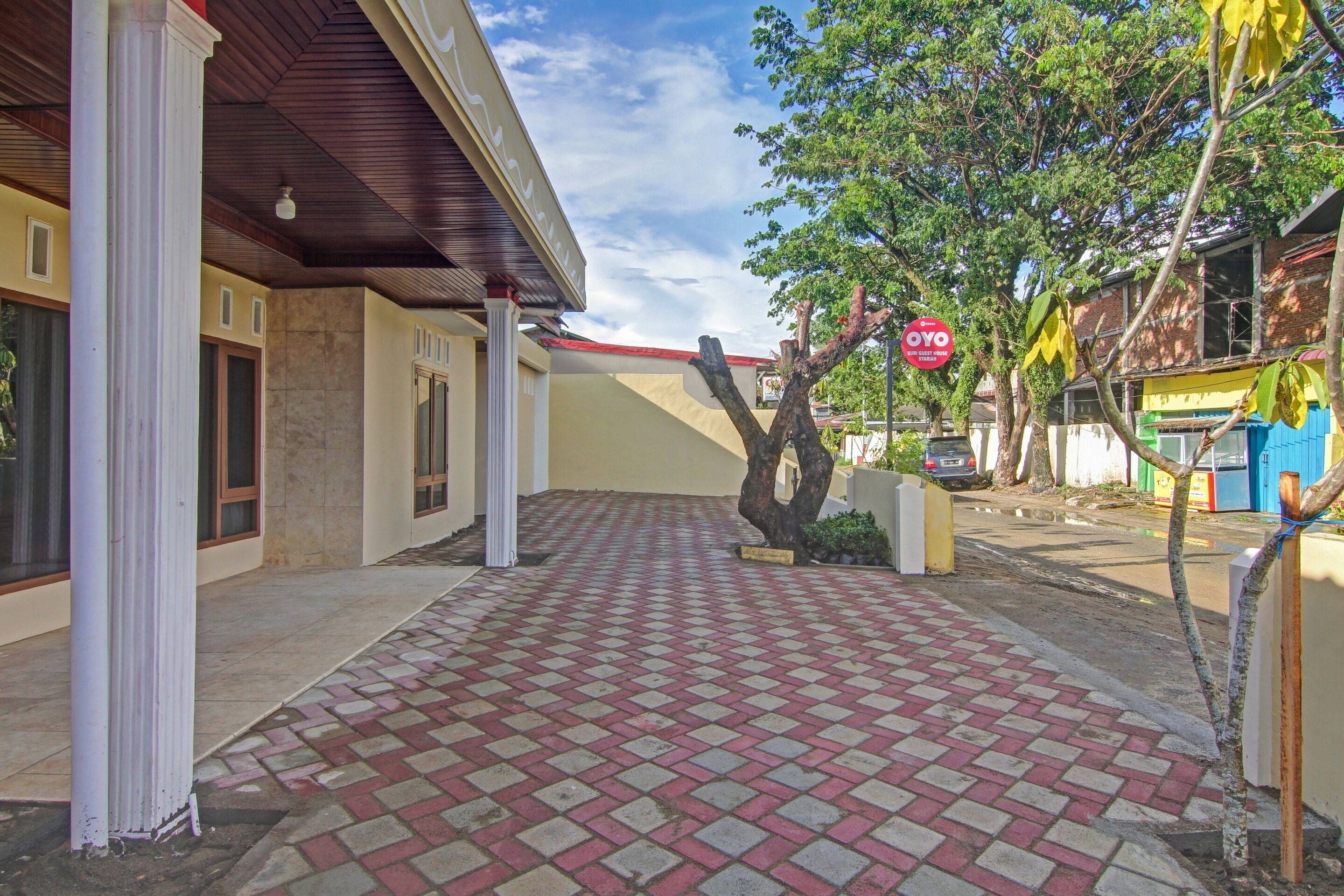 Suri Guest House Syariah by OYO