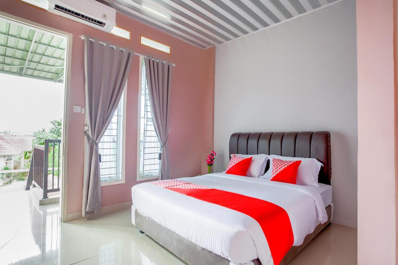 Twin House Syariah by OYO Rooms