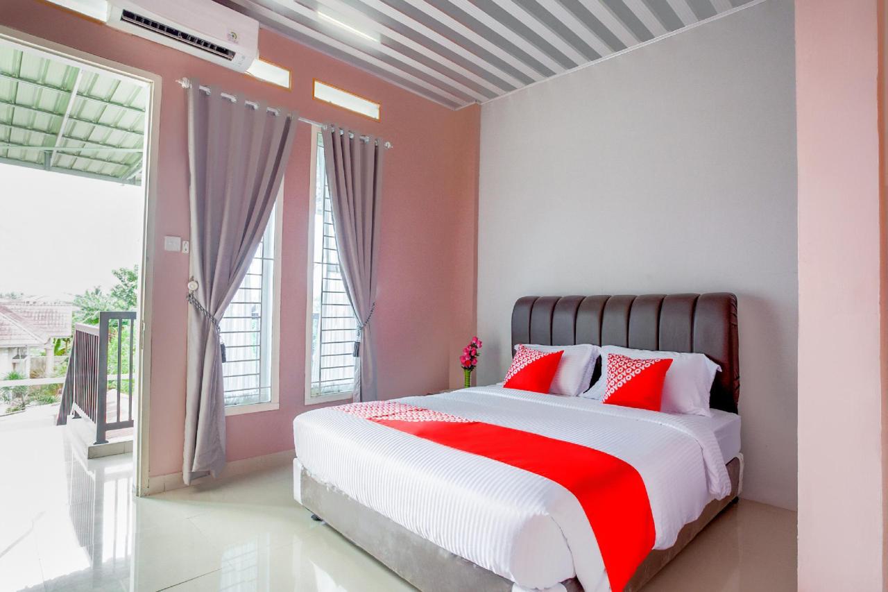 Twin House Syariah by OYO Rooms