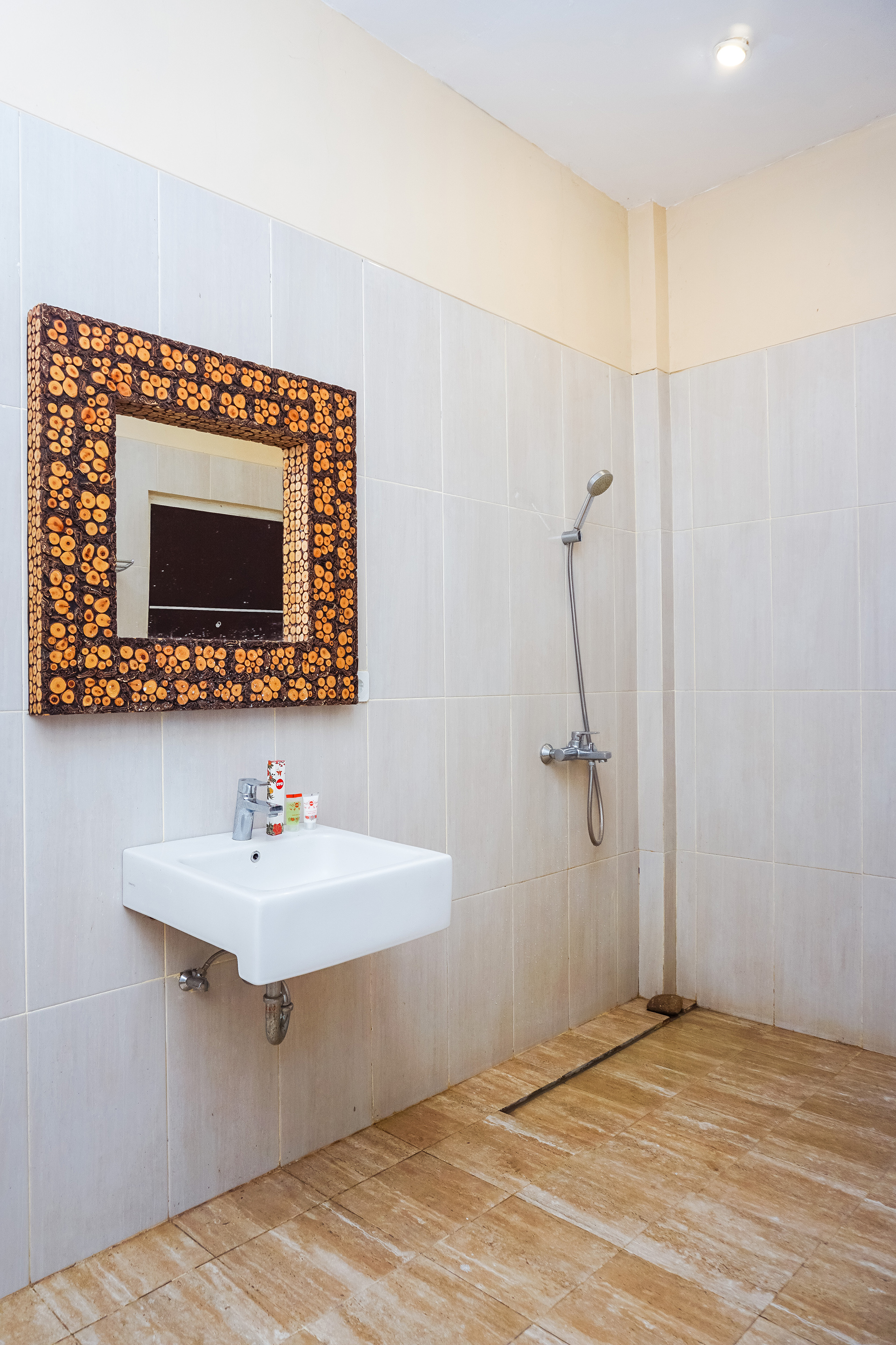 Hotel Triza By OYO Rooms