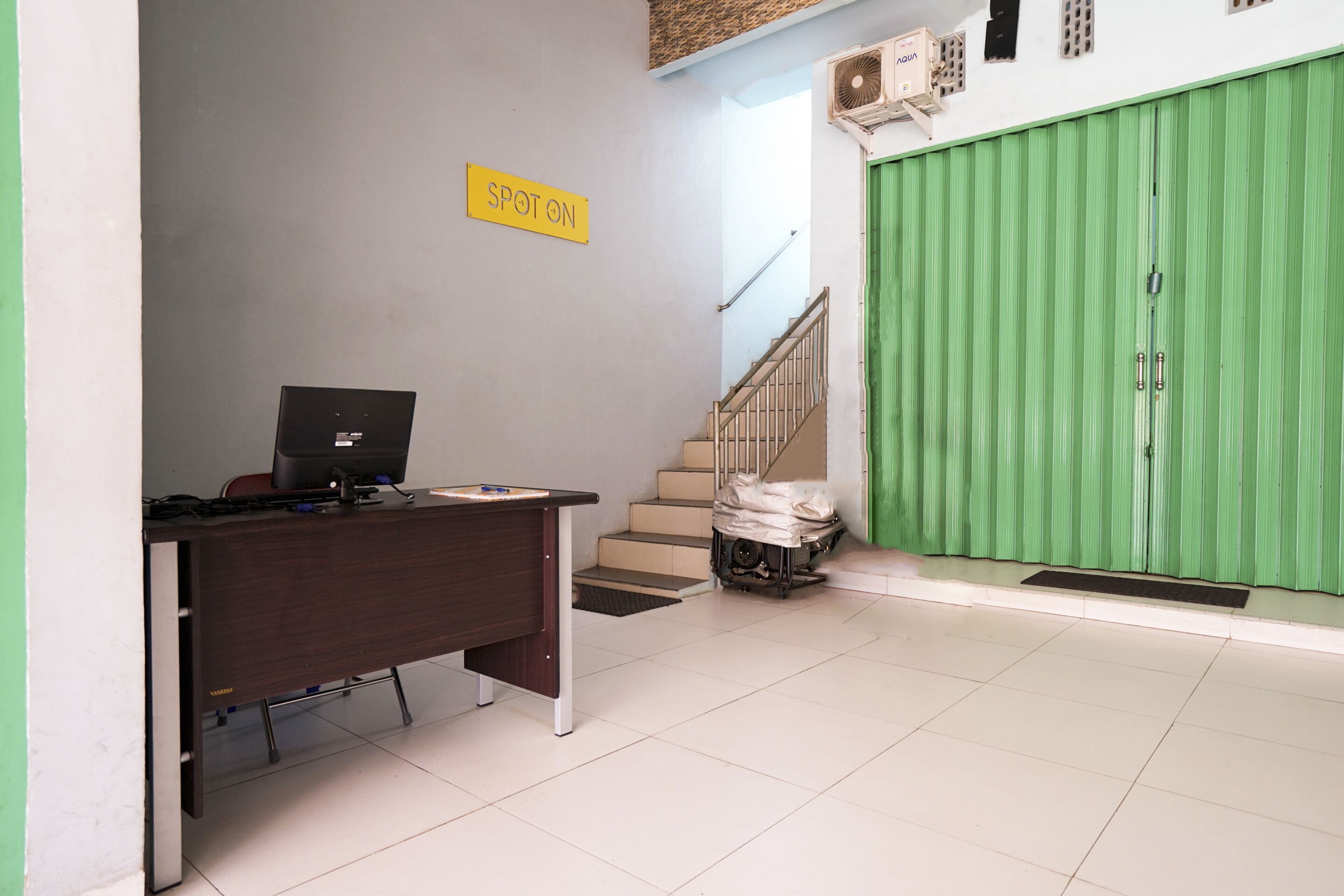 818 Home Stay by OYO Rooms