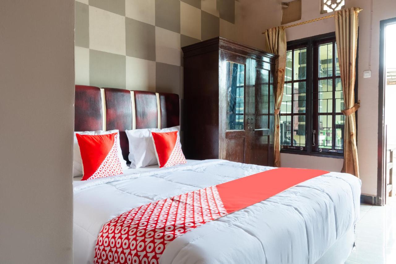 Adelia Residence By Oyo Room