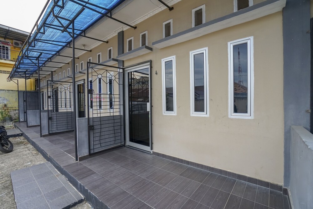 Afifah Homestay Syariah by OYO Rooms