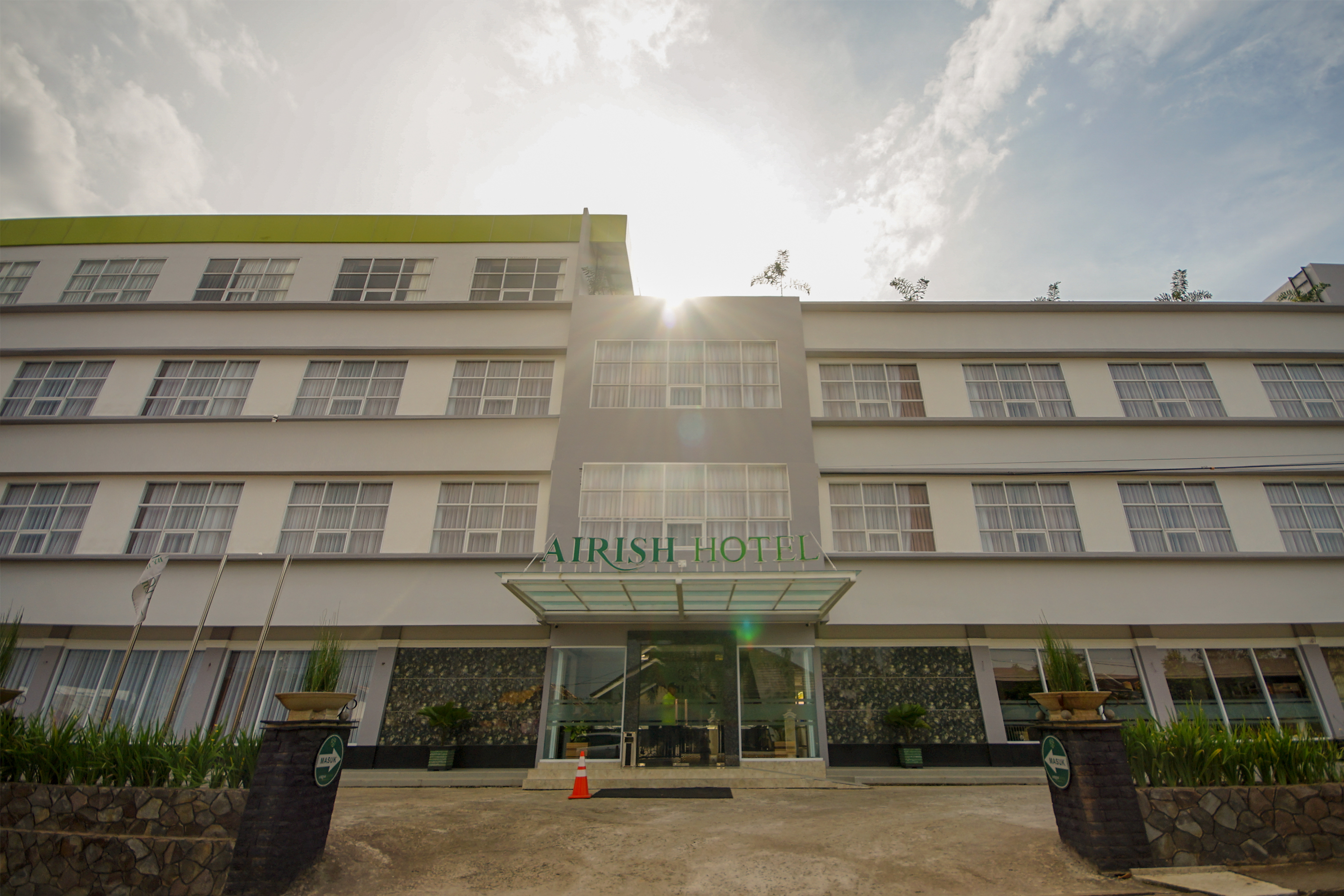 Airish Hotel by OYO