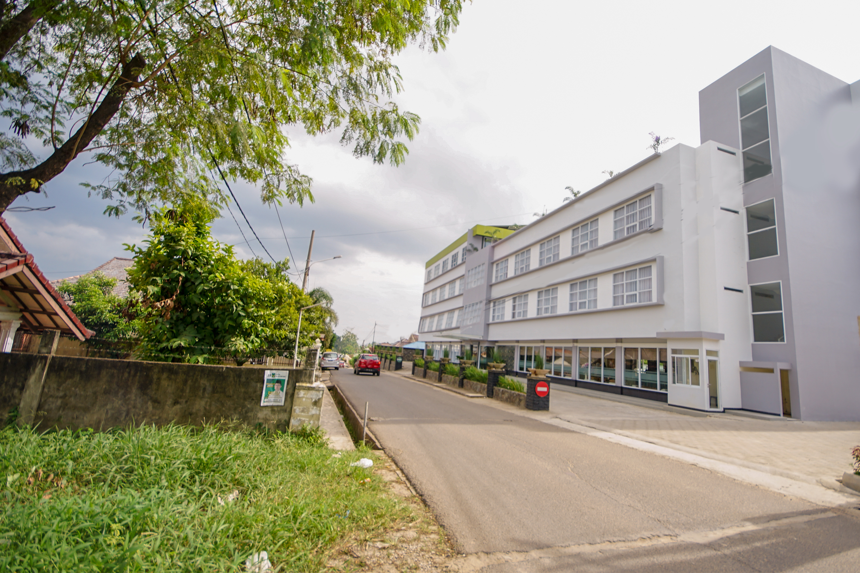 Airish Hotel by OYO