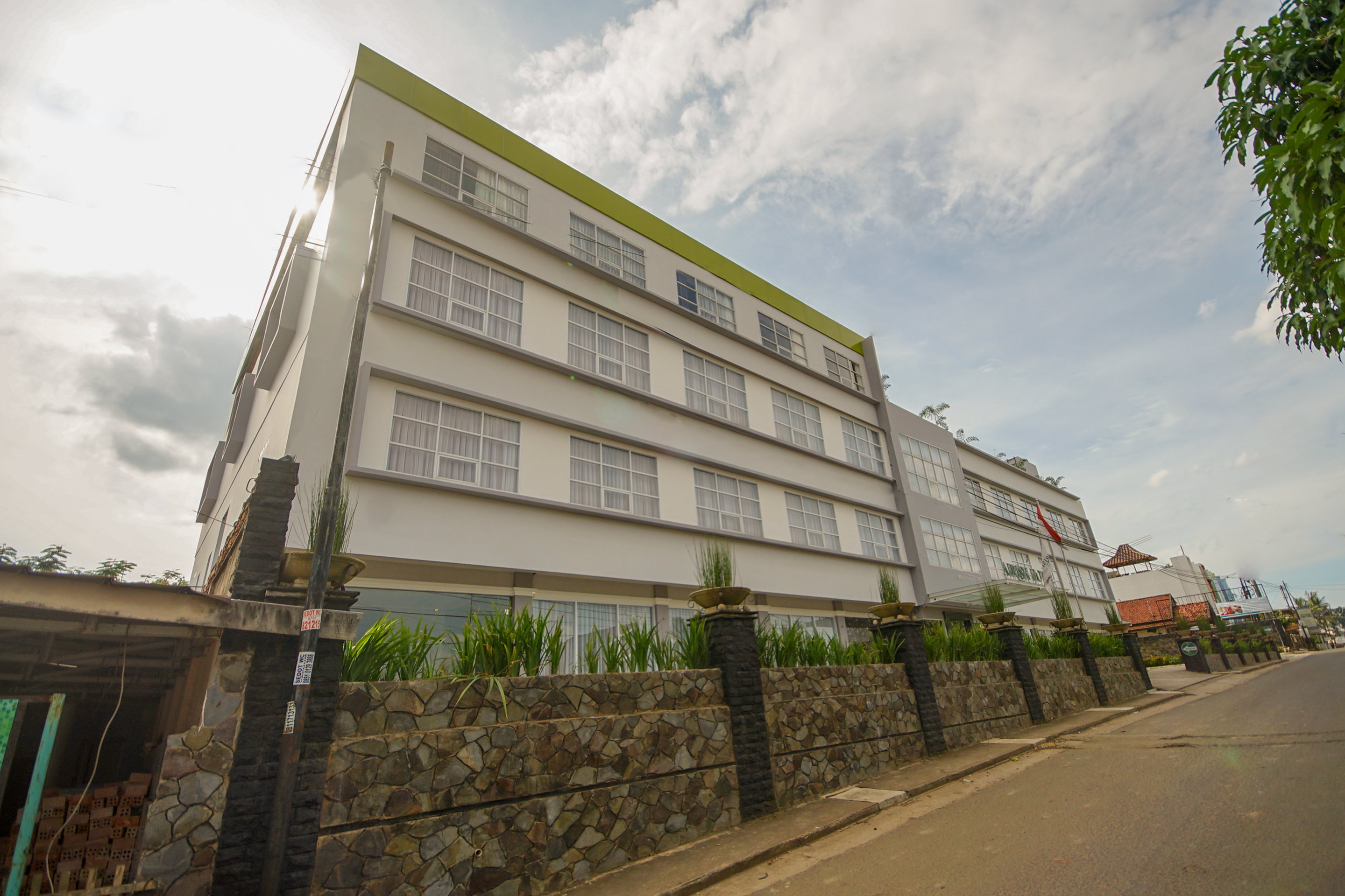 Airish Hotel by OYO