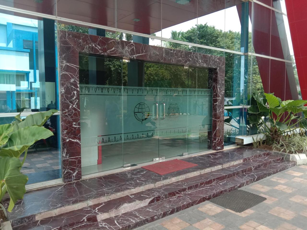 Alpha Hotel Syariah by OYO Rooms