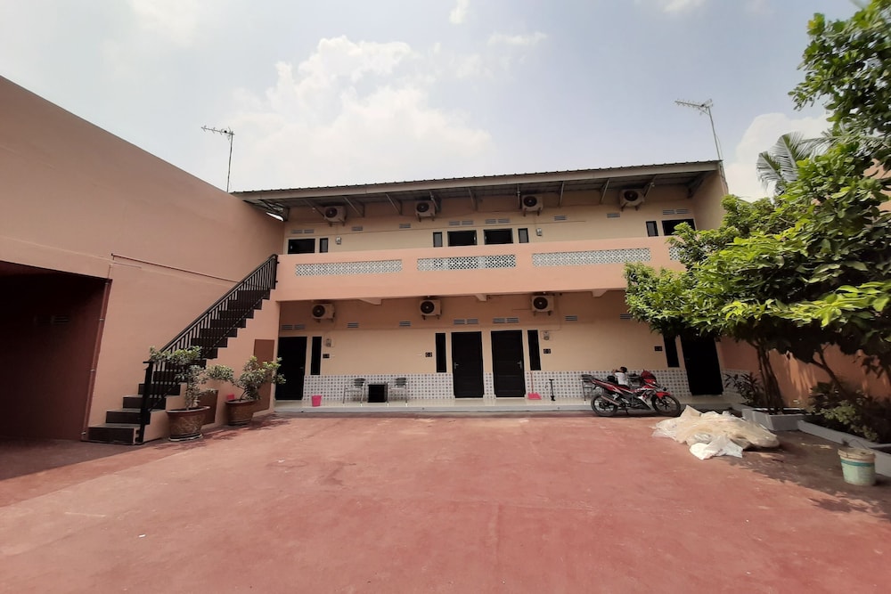 Ananda Kost by OYO Rooms