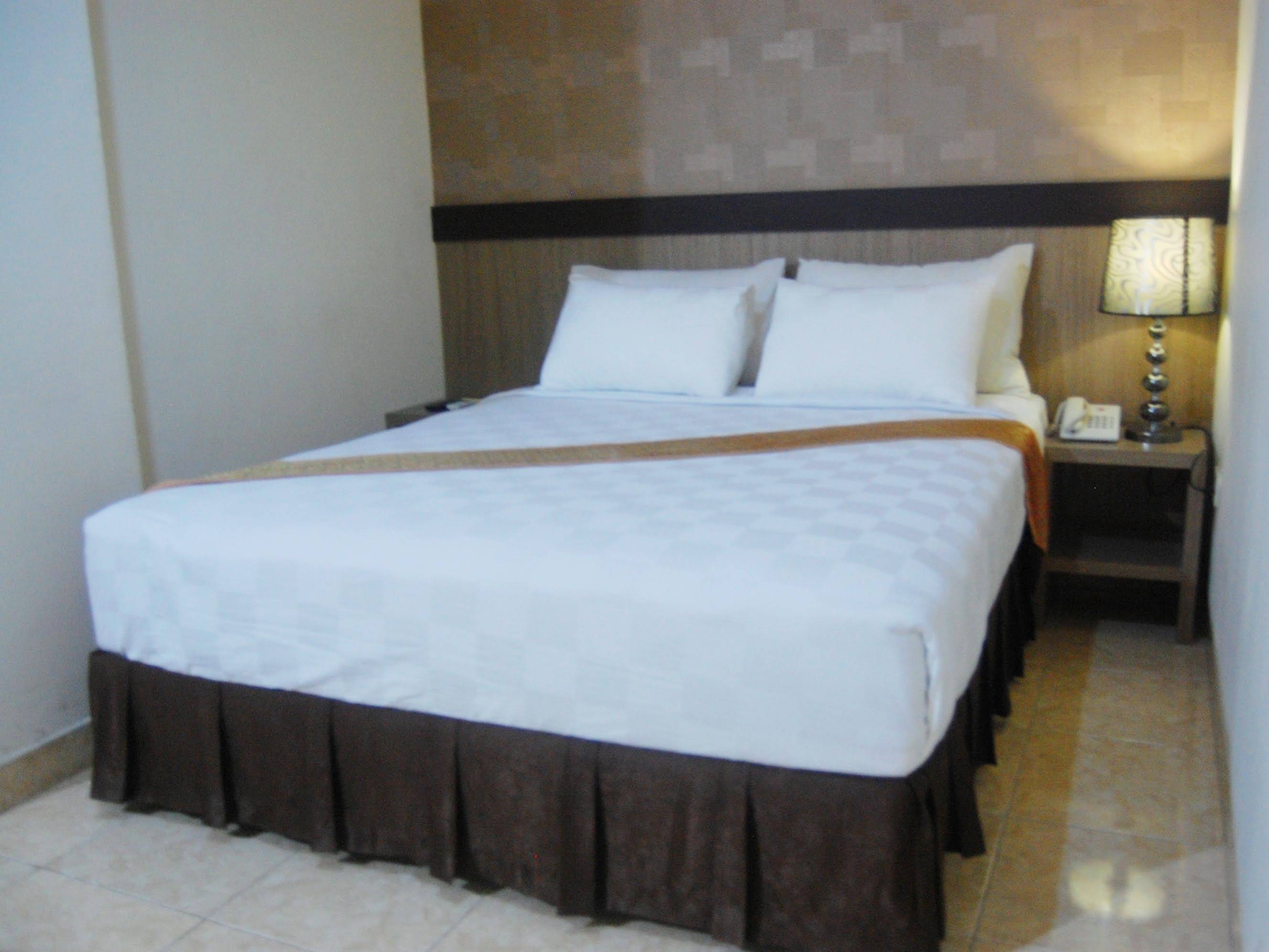 OYO 736 Hotel Best Skip