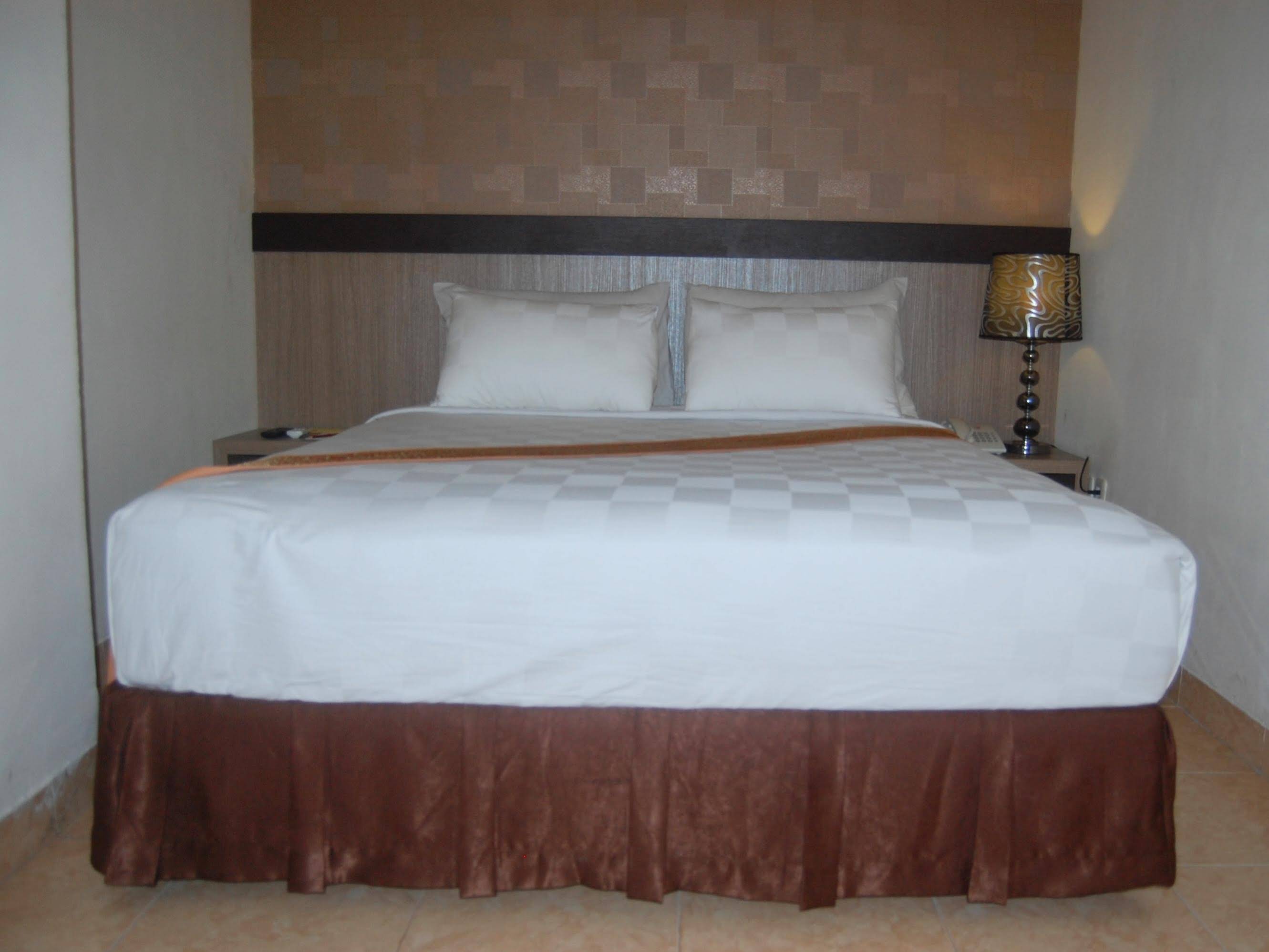 OYO 736 Hotel Best Skip