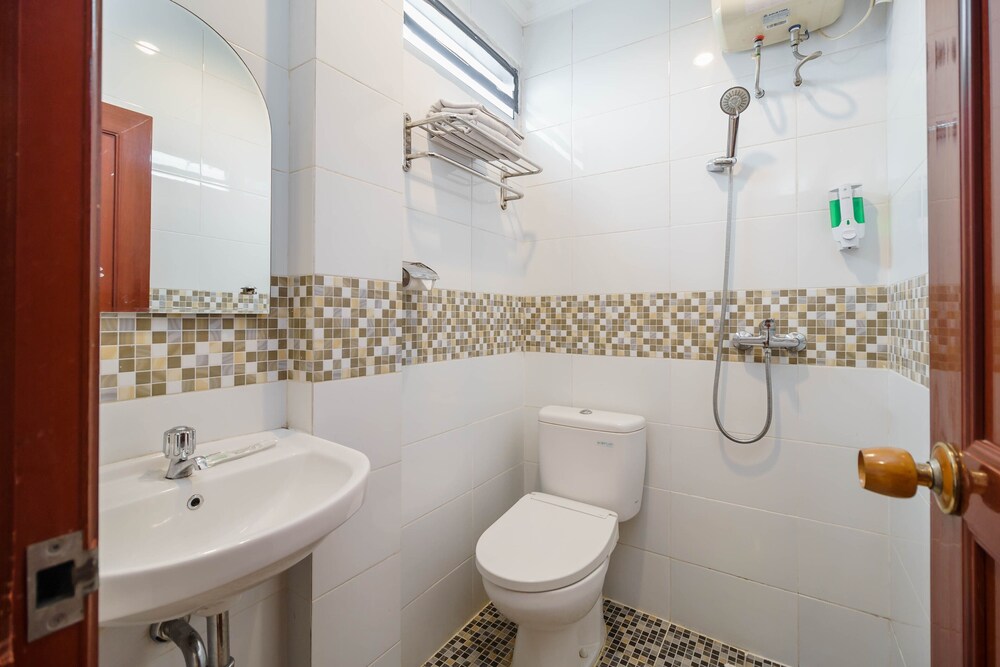 Blessing Hotel by RedDoorz