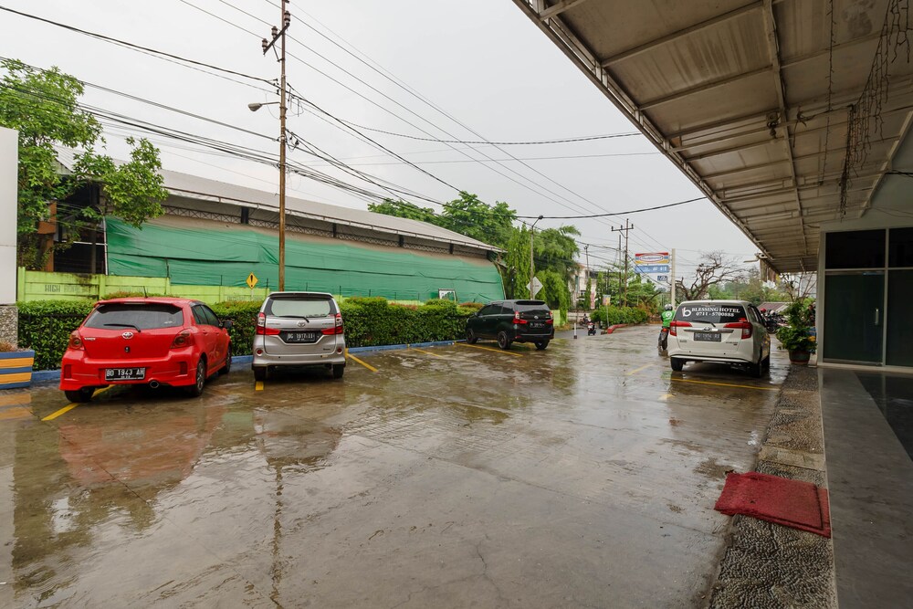 Blessing Hotel by RedDoorz