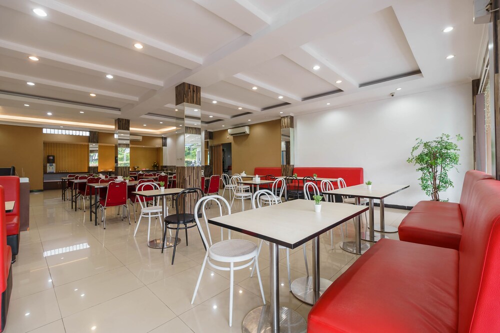 Blessing Hotel by RedDoorz