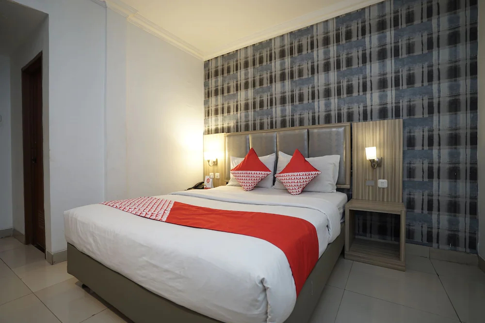 Feodora Airport Hotel by OYO Rooms