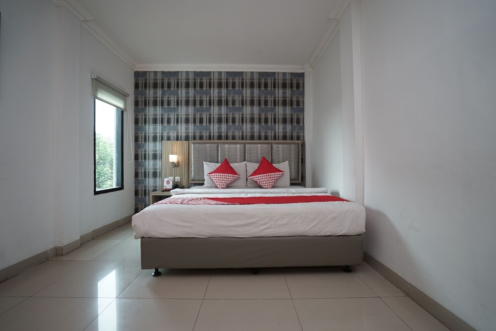 Feodora Airport Hotel by OYO Rooms