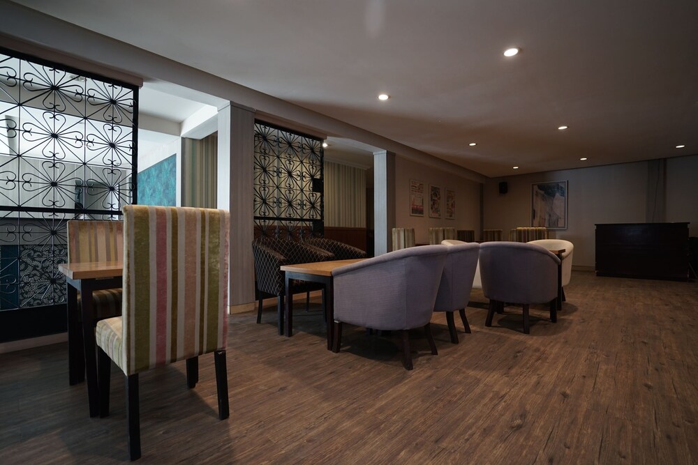 Feodora Airport Hotel by OYO Rooms