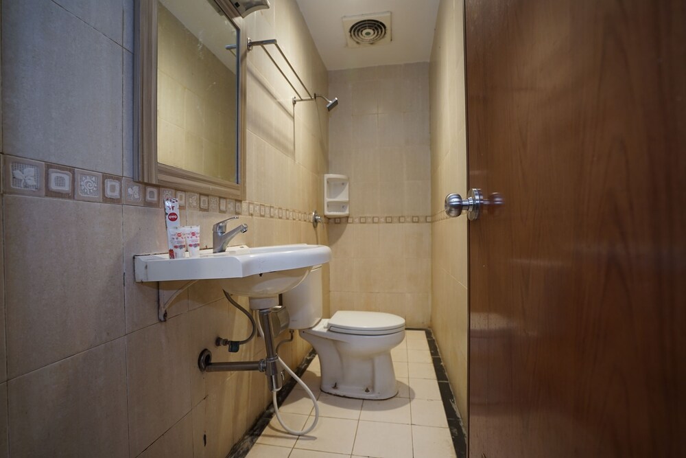 Feodora Airport Hotel by OYO Rooms