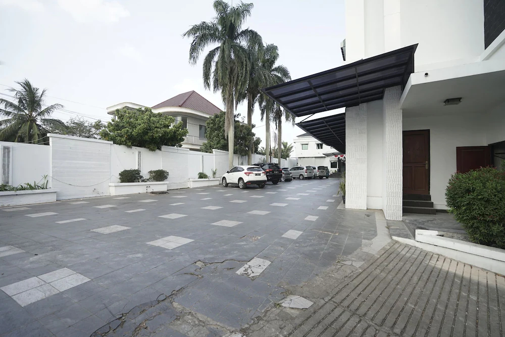 Feodora Airport Hotel by OYO Rooms
