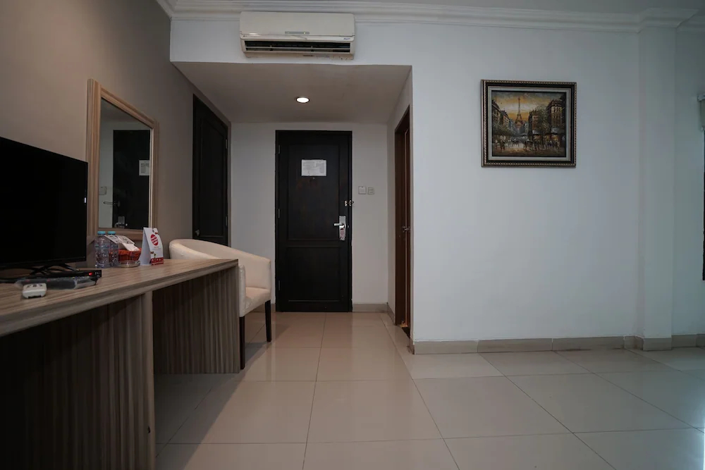Feodora Airport Hotel by OYO Rooms