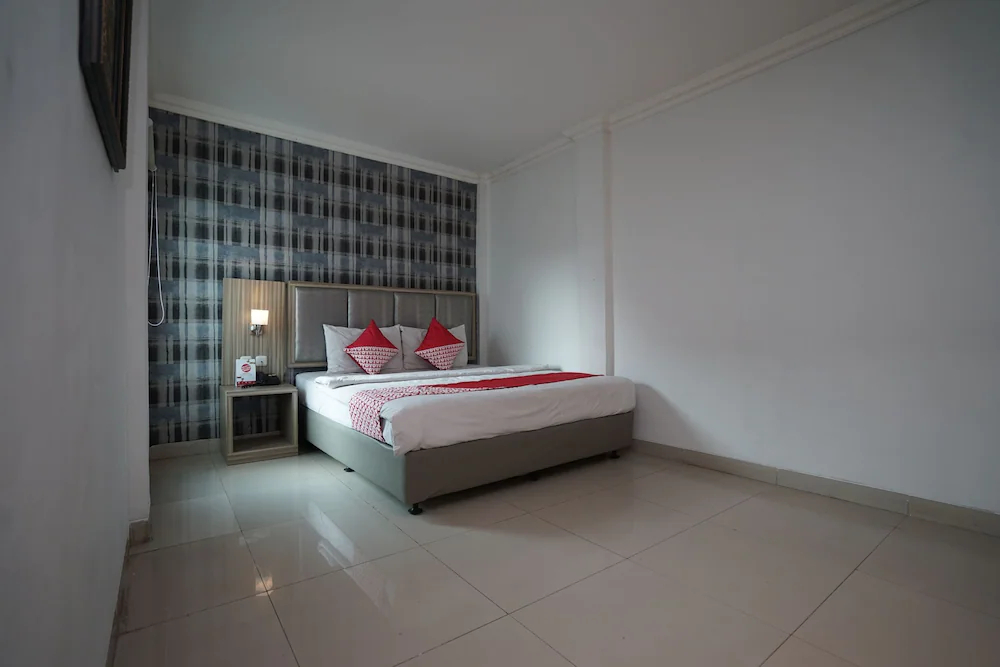 Feodora Airport Hotel by OYO Rooms