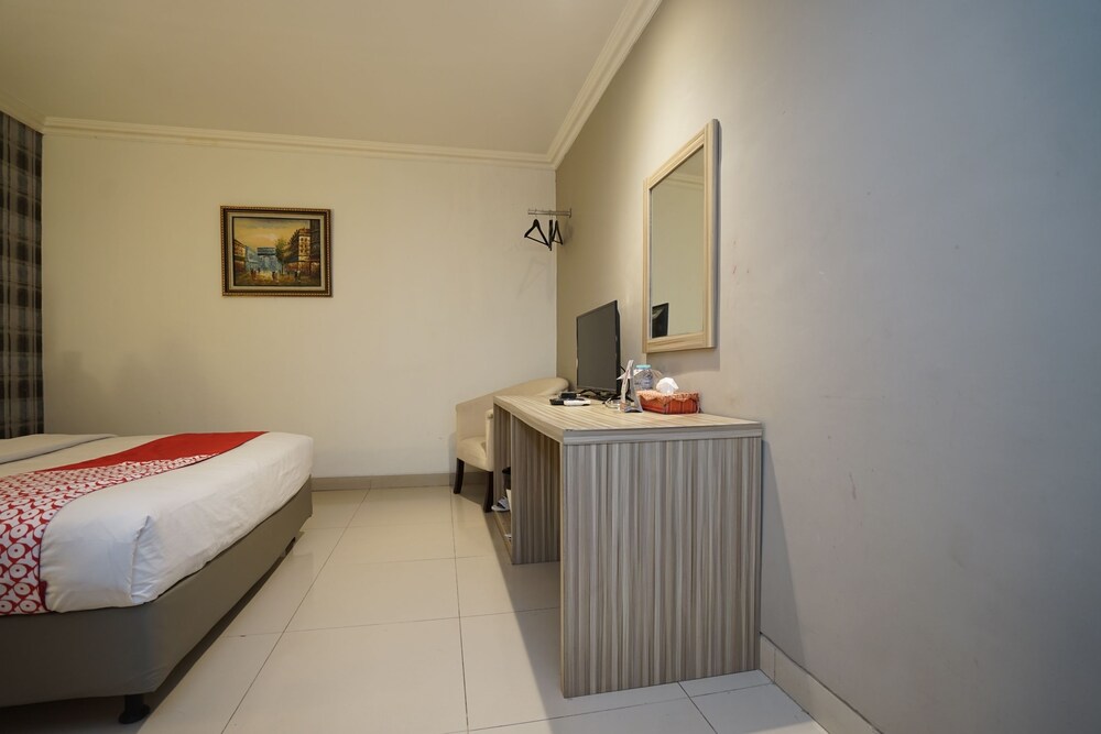 Feodora Airport Hotel by OYO Rooms