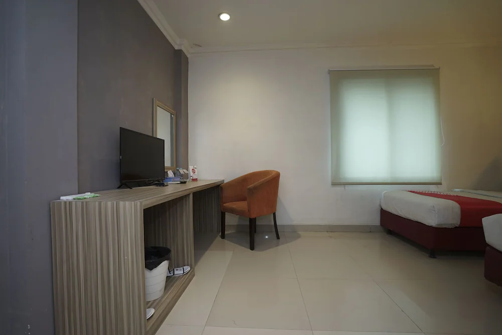 Feodora Airport Hotel by OYO Rooms